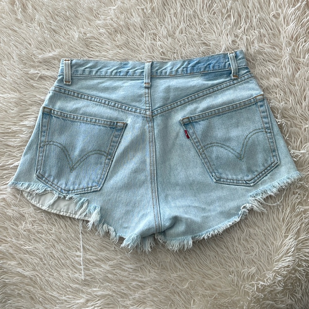 Levi's Blue Jean Shorts Classic Style - Picture 2 of 3